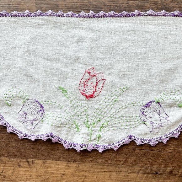 Vintage Hand Embroidered Table Runner, Vintage Dresser Scarf, Tulip Decor - Picture 5 of 5